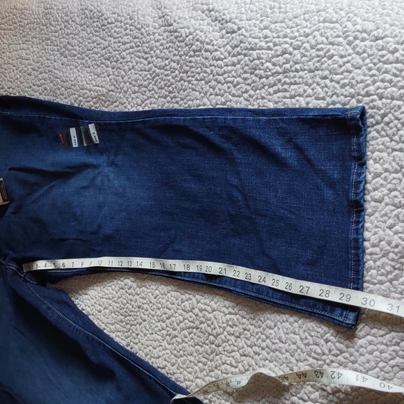 NWT Levi's 24W Classic Straight Jeans - Picture 6 of 16